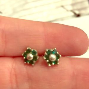 Green flower stud earring